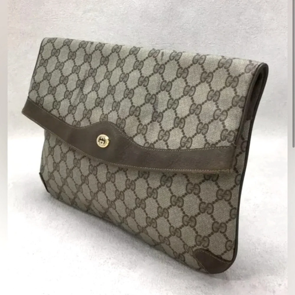 Gucci Brown Monogram Clutch Bag-vintage with wear - Picture 2 of 10
